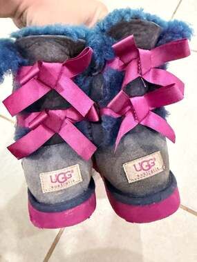 UGG Australia Bailey Bow Boots Size 2 Youth
